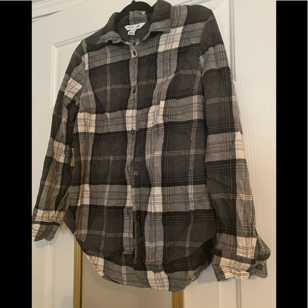 OLD NAVY BUTTON DOWN SIZE MEDIUM